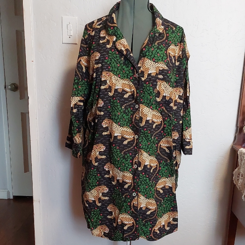 Printfresh Vibrant Leopard and Foliage Night Shirt